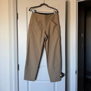 Hoka One One Transport Pant
Beige Size Mediun